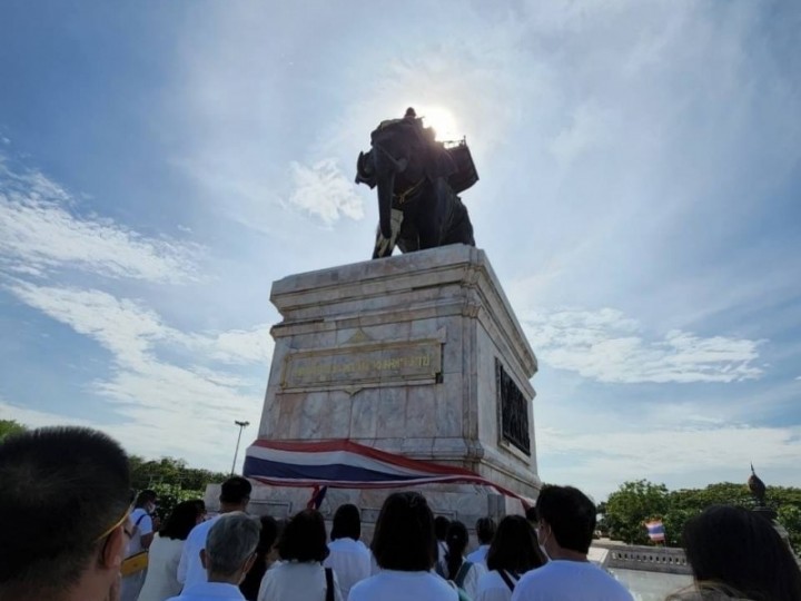 อัศจรรย์พระอาทิตย์ทรงกลด ยาวนานเกือบ 3 ชั่วโมง